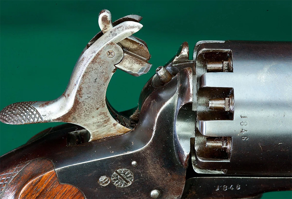 Револьвер Ле Ма — идеальный короткоствол современного охотника. Весит более полутора килограммов и о скрытом ношении можно забыть